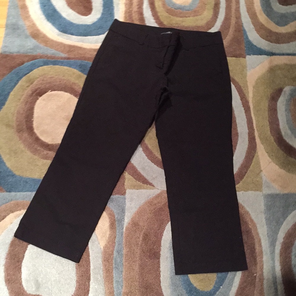 Black capris